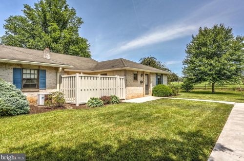 45 Valleybrook Dr, Lancaster PA  17601-4612 exterior