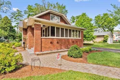 616 Newton Ave, Glendale Heights, IL 60137-4016