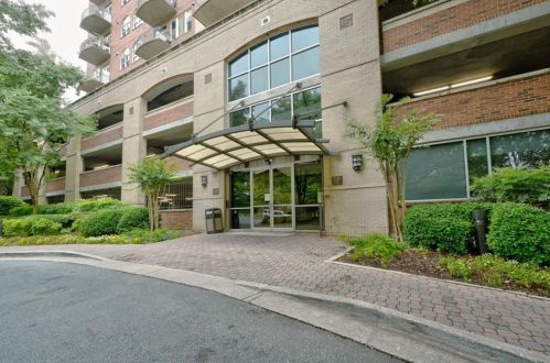 3180 Mathieson Dr, Atlanta GA  30305-1823 exterior