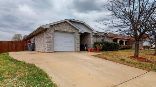 1613 Canary Island Ct, Dallas, TX 75217-8874