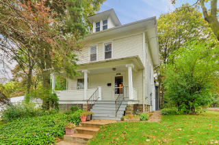 705 Stoddard Ave, Wheaton, IL 60187-4447