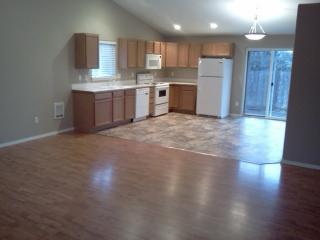 1988 60th St, Springfield OR  97478-8572 exterior
