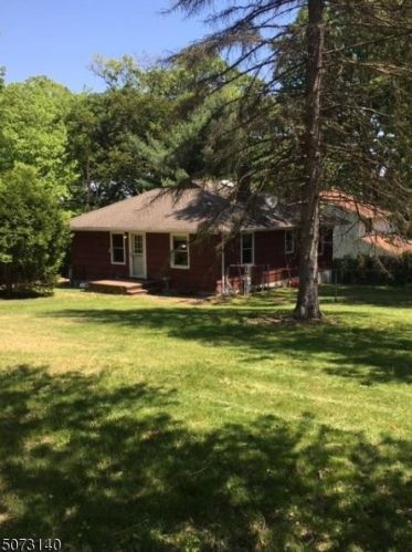 21 Parks Rd, Parsippany, NJ 07834-2431