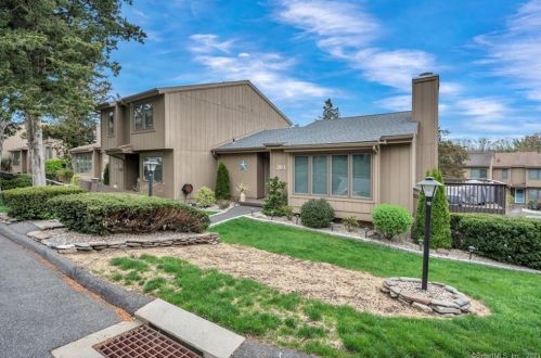 26 Pilgrim Hbr, Wallingford, CT 06492-5440