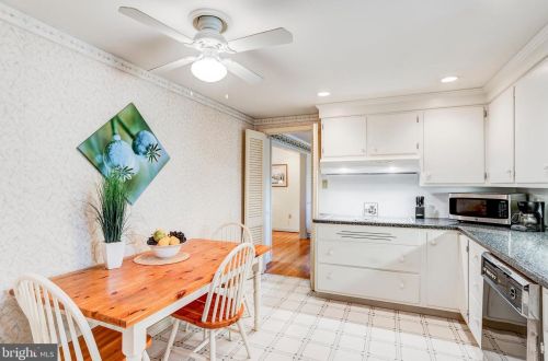 2113 Lyndell Dr, Lancaster PA  17601-5728 exterior