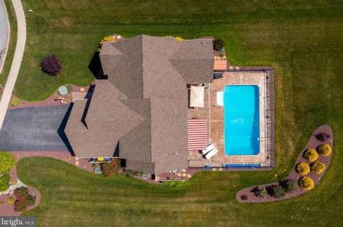 3856 Conifer Ct, York, PA 17406-7236