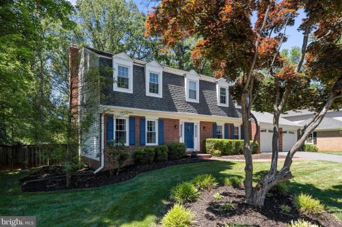 2612 Mountain Laurel Pl, Herndon, VA 20191-2118