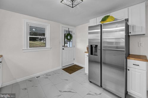 3489 Lower Glades Rd, York PA  17406-6930 exterior