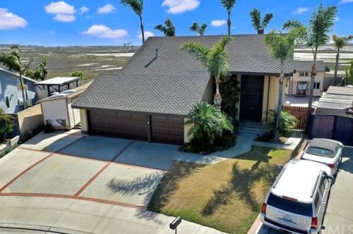 5742 Midway Dr, Huntington Beach, CA 92648-1022