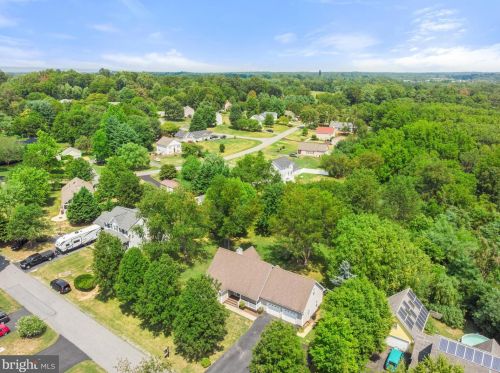 81 Quarterhorse Pl, Charles Town, WV 25414-3591
