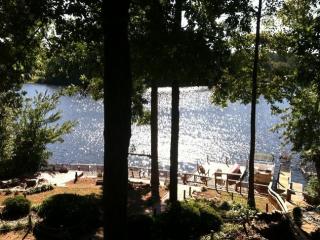 360 Lakeshore Dr, Stockbridge GA  30281-1709 exterior