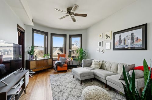 2317 Roscoe St, Chicago, IL 60618-4773