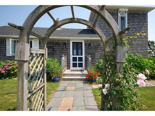 10 Calef Ave, South Kingstown, RI 02882-6215
