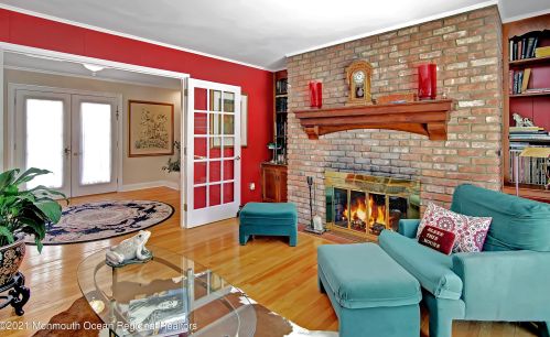 9 Fox Hill Rd, Middletown NJ exterior