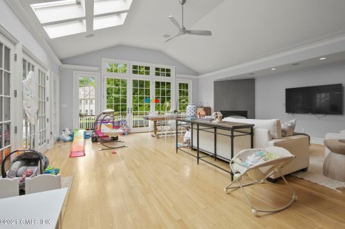 24 Terrace Ave, Riverside, CT 06878-2124