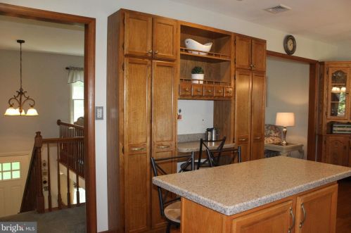 2482 Creek View Dr, Lancaster PA  17602-1451 exterior