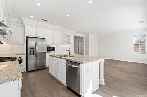 56 Rembrandt, Irvine CA  92620-7314 exterior