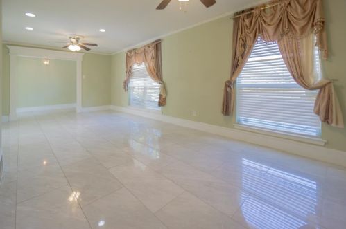 510 Mayfield Ave, Garland TX  75041-5041 exterior