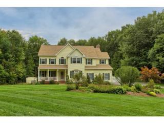 9 Cardinal Cir, Londonderry, NH 03053-2280