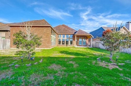 1813 Callaway Cove Ct, Richmond TX 77471-6664 exterior