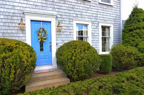95 Paddock Dr, Warwick, RI 02886-6602