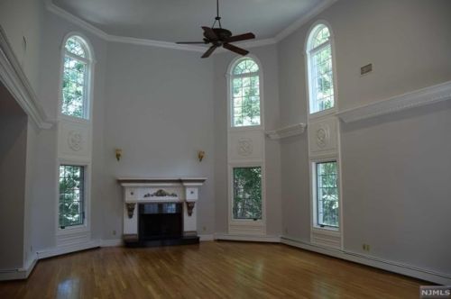 121 Seminary Dr, Mahwah, NJ 07430-2582