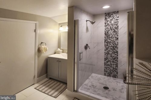 8406 Great Lake Ln, Springfield VA  22153-4004 exterior