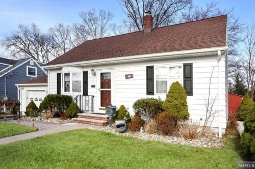 292 Adams Ave, River Edge, NJ 07661-1437