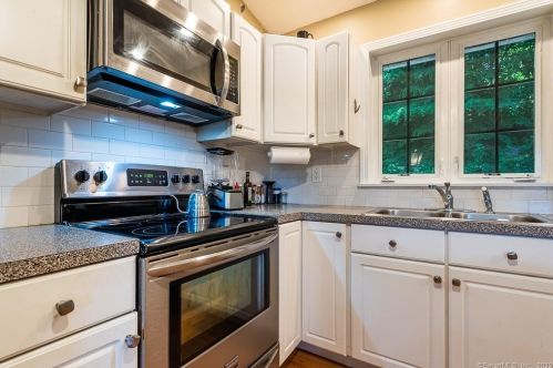 35 Flanders Rd, Niantic, CT 06357-1526