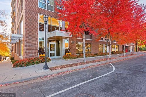 222 2nd St, Minneapolis MN  55401-1492 exterior