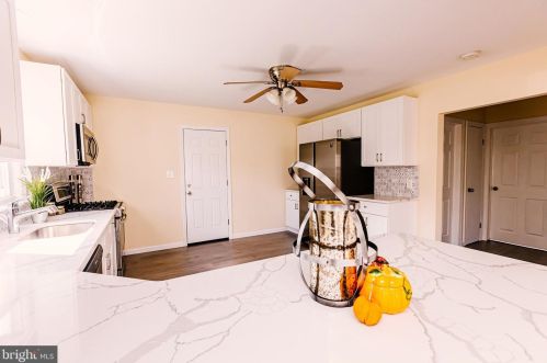 721 Pkwy Ave, Trenton NJ 08618-2729 exterior