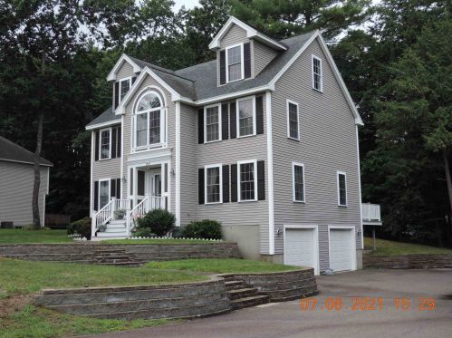 28 Hickory Ln, Somersworth, NH 03878-1123