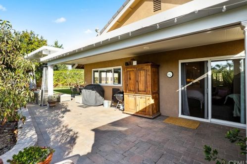 8 Campanero, Irvine CA  92620-1821 exterior