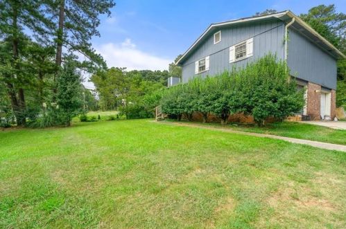 3006 Deshong Dr, Stone Mountain, GA 30087-4116