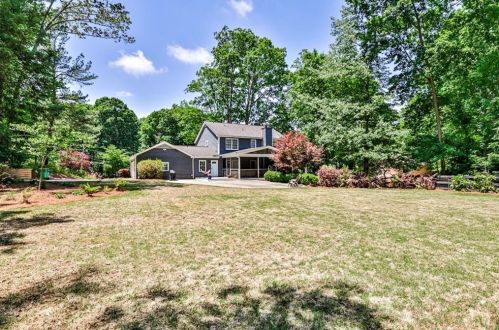 7225 Hunters Branch Dr, Atlanta GA  30328-1718 exterior