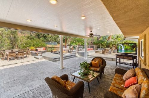 370 Yorkshire Cir, Anaheim CA 92808-1313 exterior