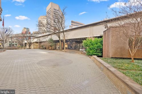 1118 Dl Dr, Silver Spring MD 20910-1601 exterior