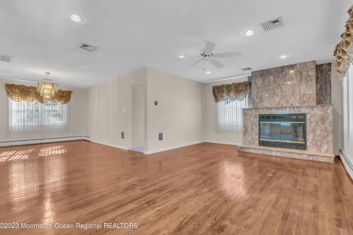 4 Judith Ct, Tinton Falls NJ  07712-4136 exterior