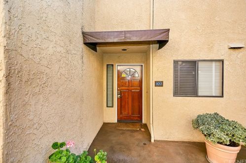 3130 Montrose Ave, Glendale, CA 91214-3691