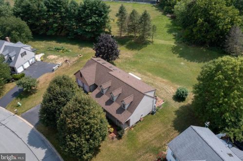 2616 Standardbred Dr, Lancaster PA  17603-4161 exterior