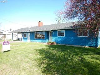 650 9th St, Harrisburg, OR 97446-9536