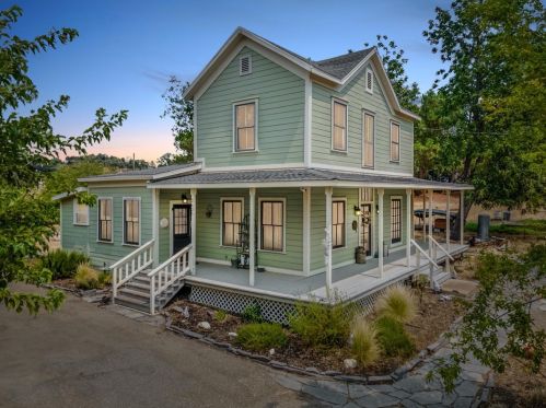 2625 Gee Ln, Valley Springs, CA 95252-9686