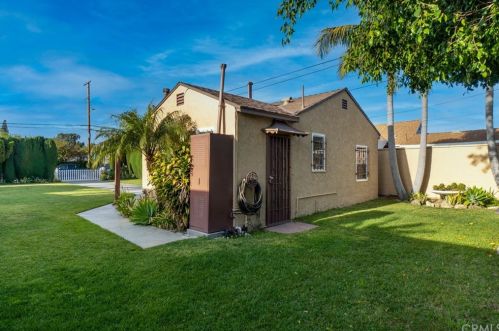 8808 Paseo St, Paramount, CA 90723-4645