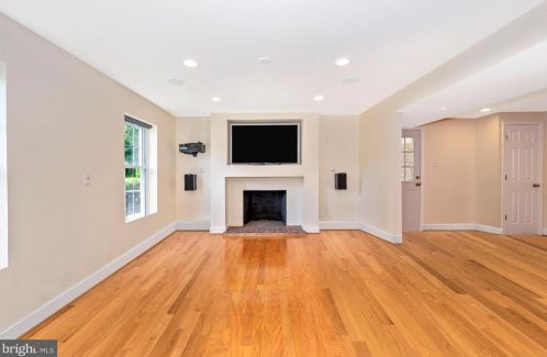 1306 Leister Dr, Silver Spring MD 20904-1547 exterior