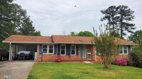 110 Crestlawn Dr, Toccoa, GA 30577-1808