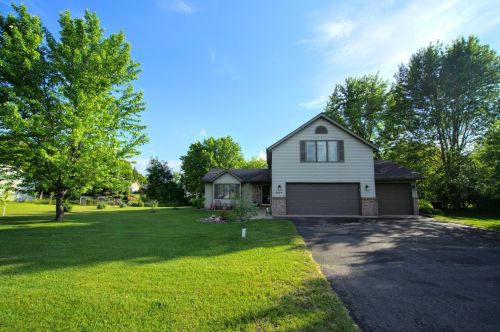 5435 274th St, Columbus, MN 55092