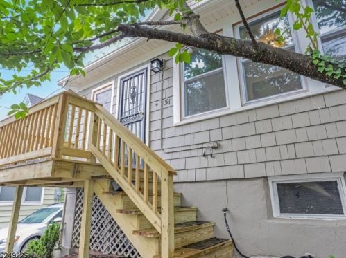 51 Ridgehurst Rd, Town Center, NJ 07052-5717