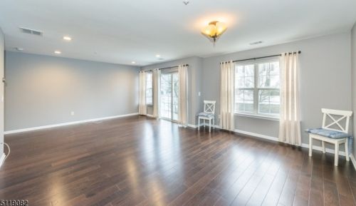 3303 Scenic Ct, Parsippany, NJ 07834-3480