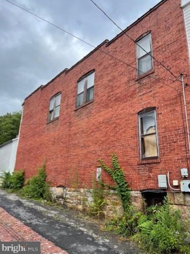 322 Columbia St, Cumberland, MD 21502-1624