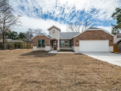 7229 Charbonneau Rd, Fort Worth, TX 76135-3431